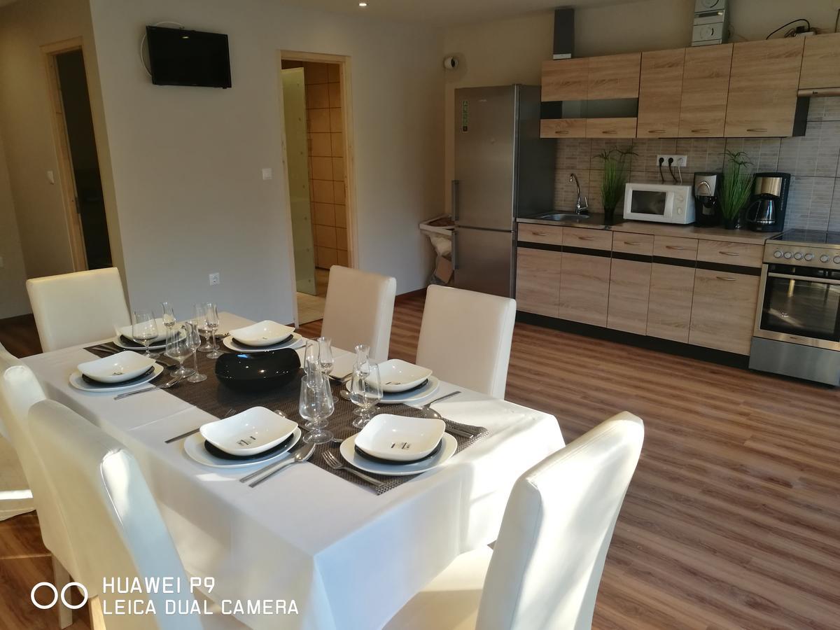 Room4U Apartment Balatonszárszó Eksteriør bilde