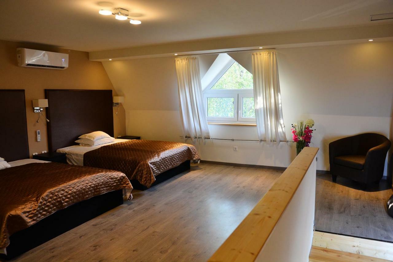 Room4U Apartment Balatonszárszó Eksteriør bilde