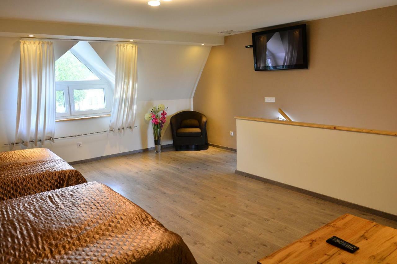 Room4U Apartment Balatonszárszó Eksteriør bilde